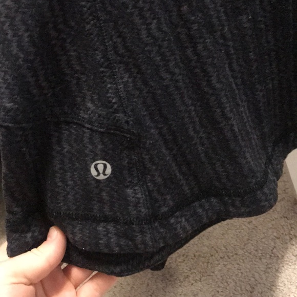 Lululemon jacket size 6 - Picture 3 of 8